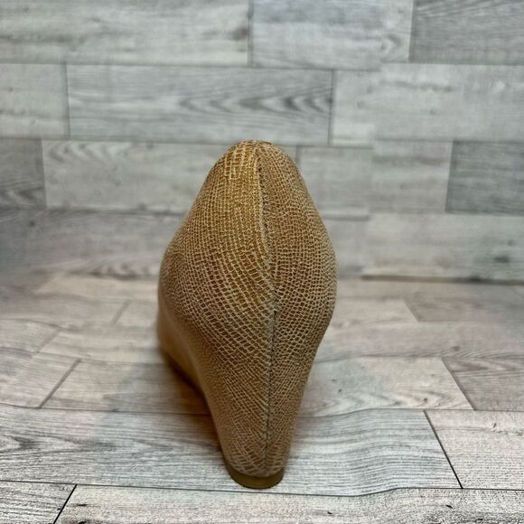 Stuart Weitzman tan embossed wedges with tortoise shell accent buckle size 7.5 - Picture 14 of 16